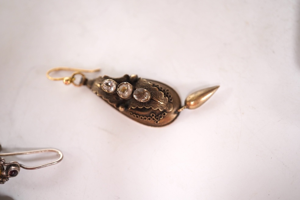 A small quantity of assorted mainly costume jewellery and other items, including a paste set buckle, two cut steel ornaments, a 10k and cultured pearl set ring, enamelled pencil, tortoiseshell lorgnettes, an Edward I Iri
